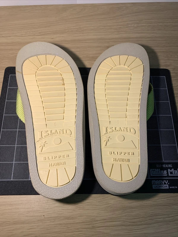 Island Slipper Hawaii Vintage Size 6 Men’s 7 1/2 Women’s Black Neon